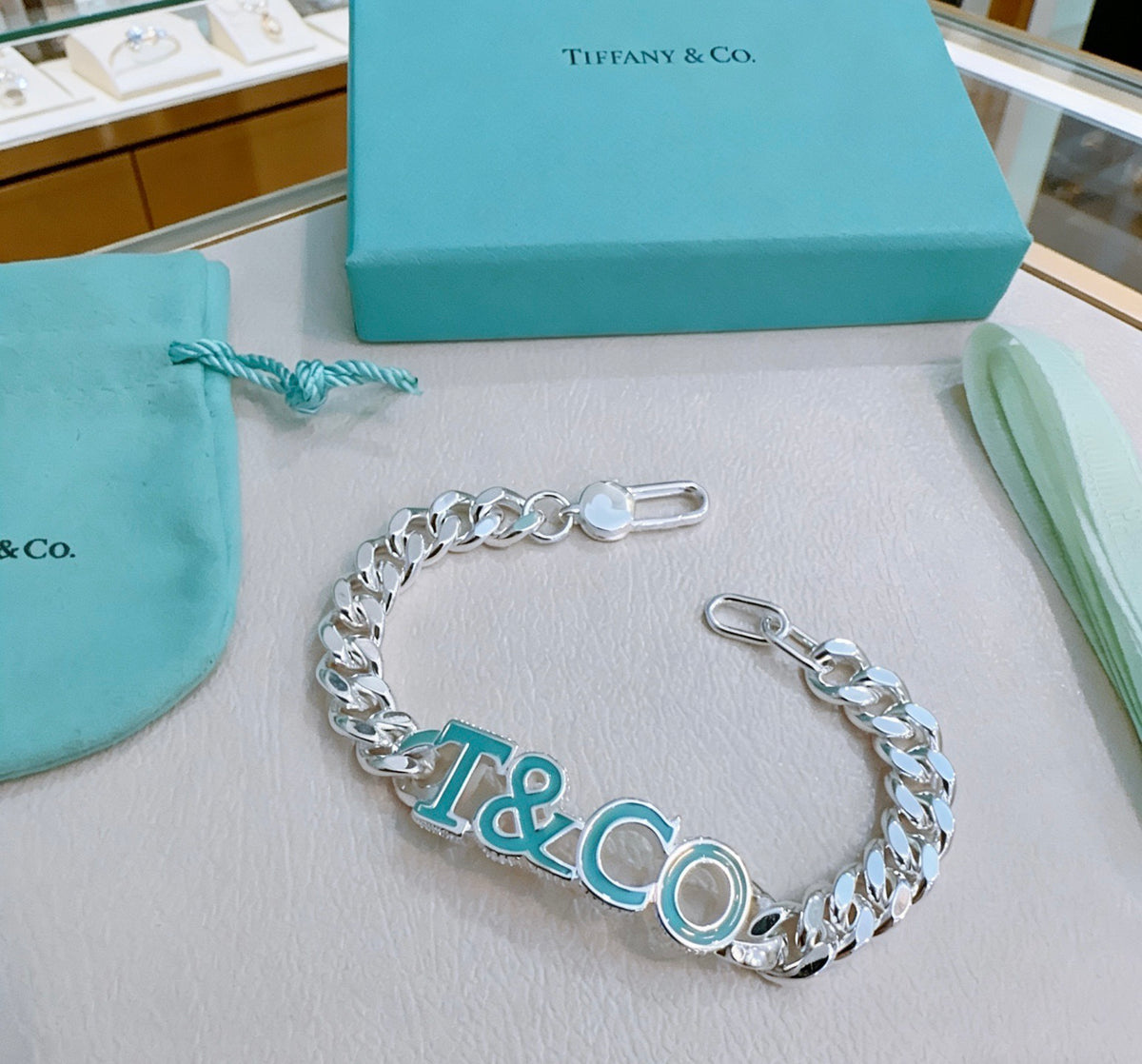 Signature Motif Bracelet in Silver-Tone – Vintage Detail – Design 92 side detail