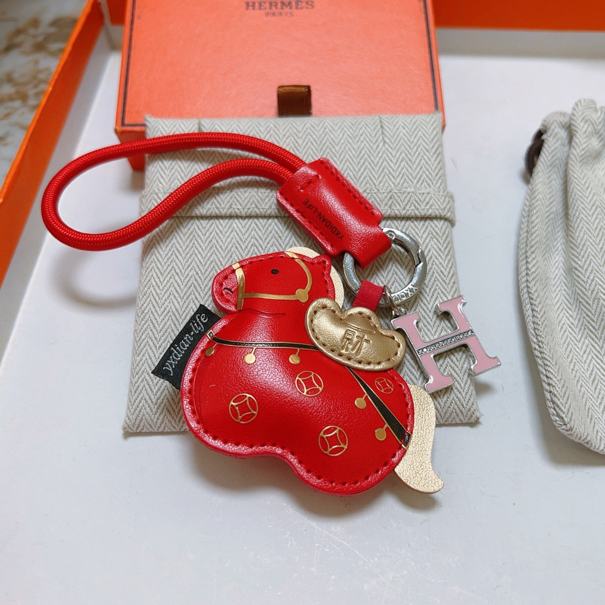 Martin Graham keychain in polished metal-tone – detail view