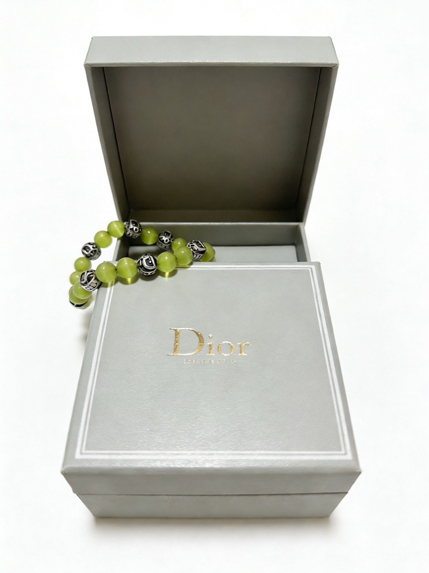 Star Motif Statement Bracelet in Silver-Tone with Vintage-Style Finish – Design 016 front view