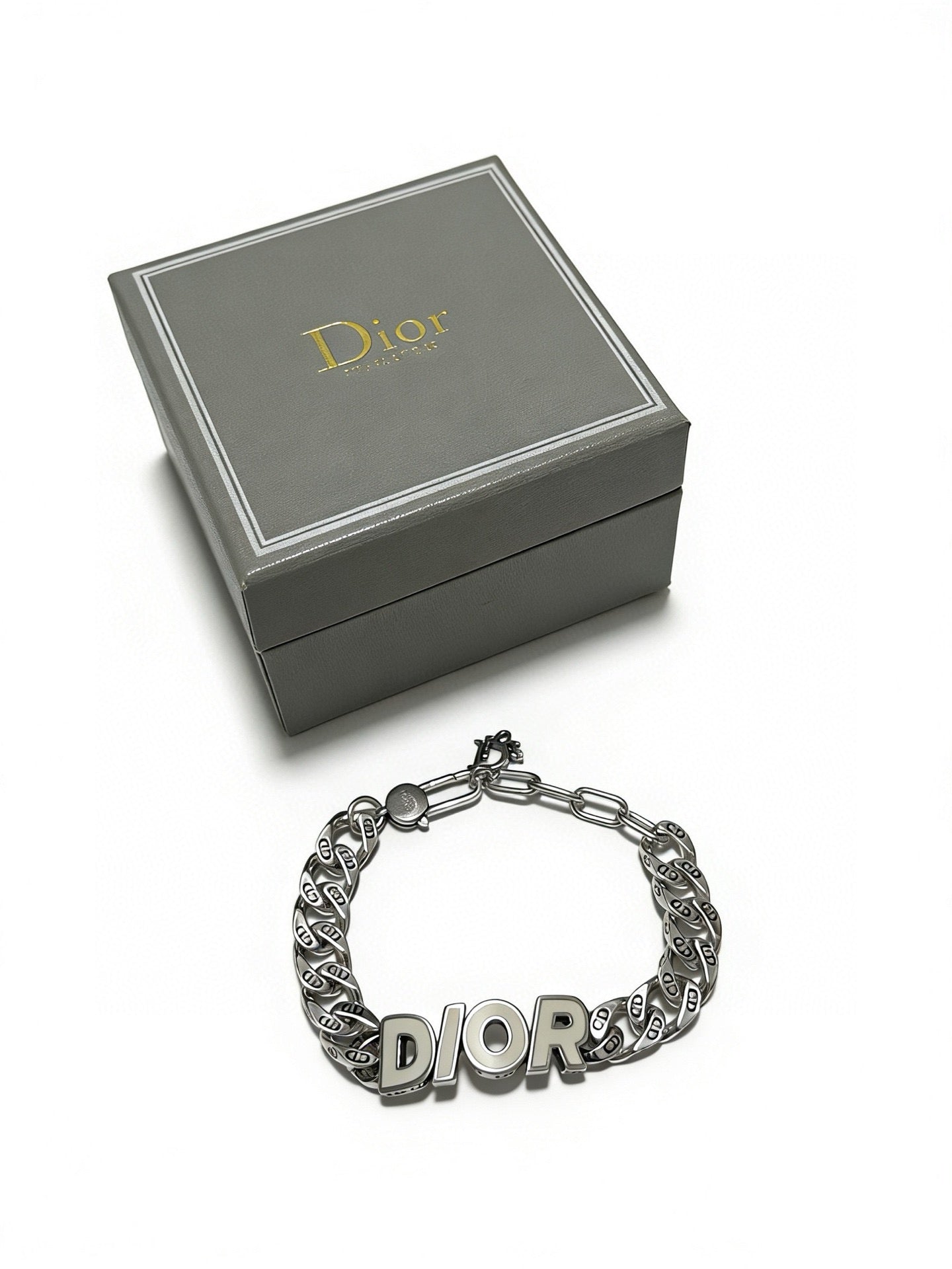 Star Motif Pendant Necklace in Silver-Tone with Chain Detail – Design 033 side detail