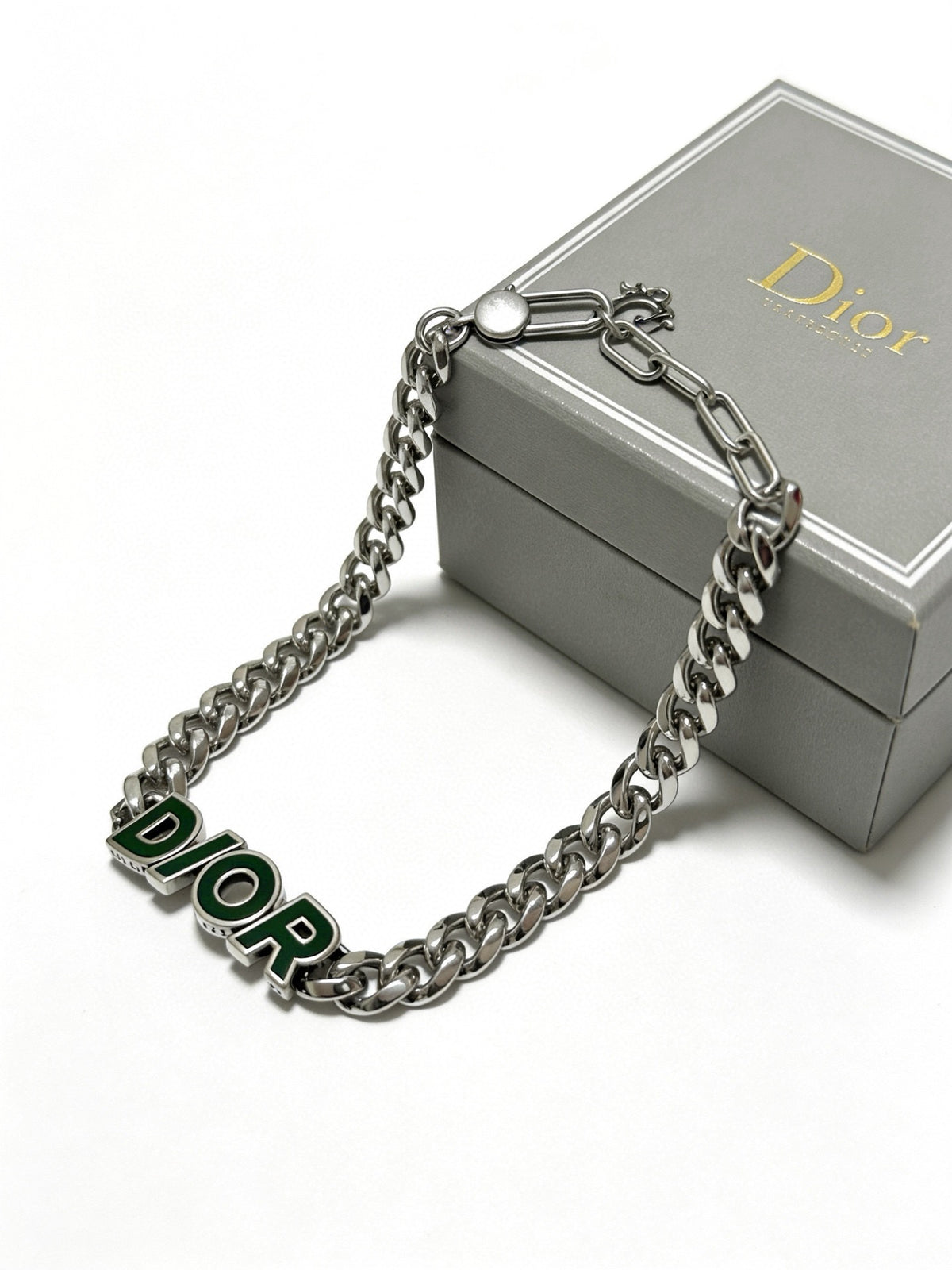 Star Motif Pendant Necklace in Silver-Tone with Chain Detail – Design 032 side detail