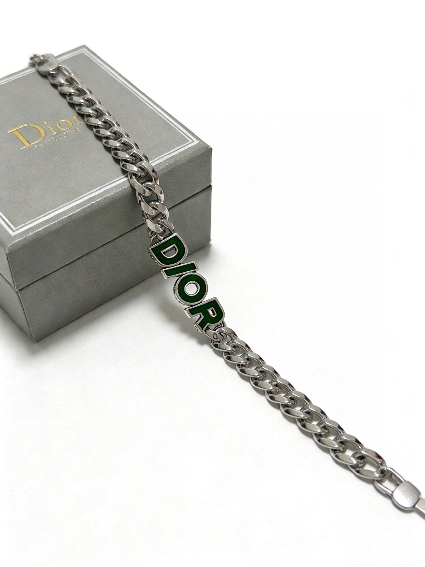 Star Motif Pendant Necklace in Silver-Tone with Chain Detail – Design 032 detail view