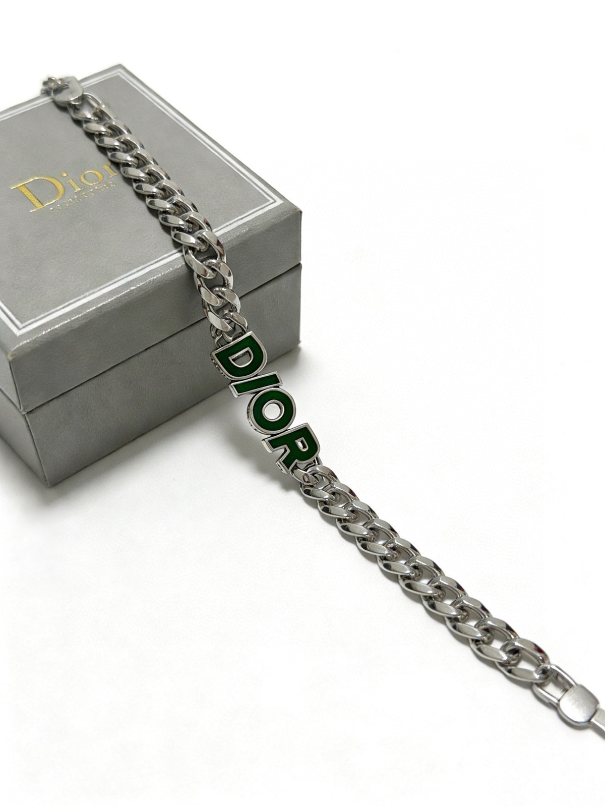 Star Motif Pendant Necklace in Silver-Tone with Chain Detail – Design 032 detail view