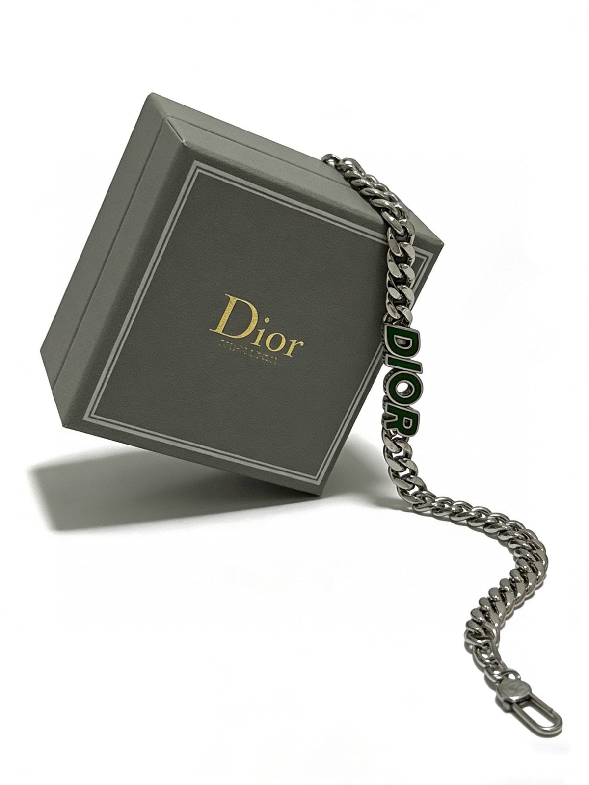 Star Motif Pendant Necklace in Silver-Tone with Chain Detail – Design 032 close-up detail