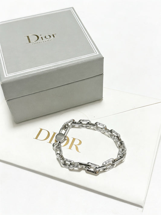 Star Motif Pendant Necklace in Silver-Tone with Chain Detail – Design 031 main product view