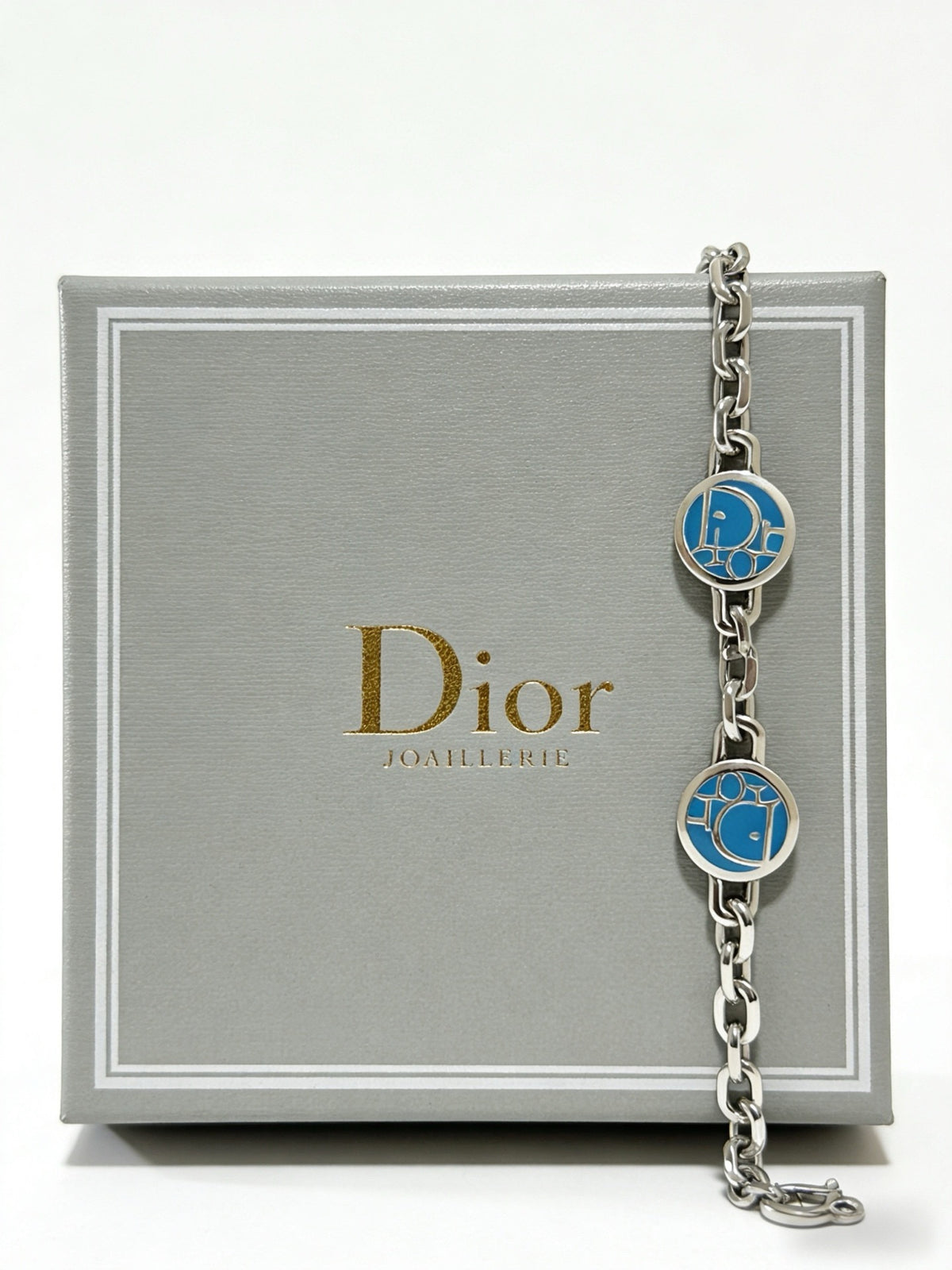 Star Motif Pendant Necklace in Silver-Tone with Chain Detail – Design 030 front view