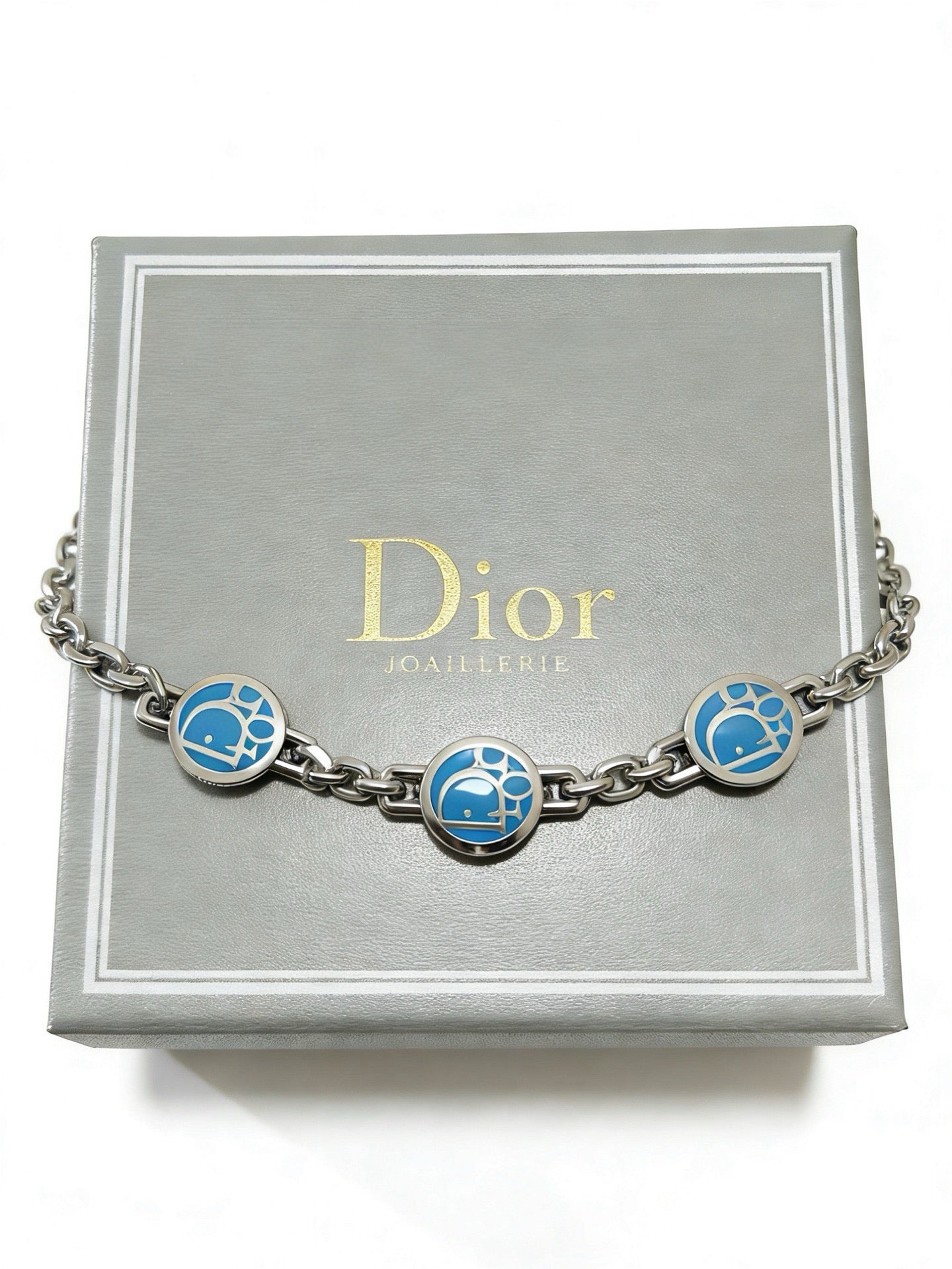 Star Motif Pendant Necklace in Silver-Tone with Chain Detail – Design 030 side detail
