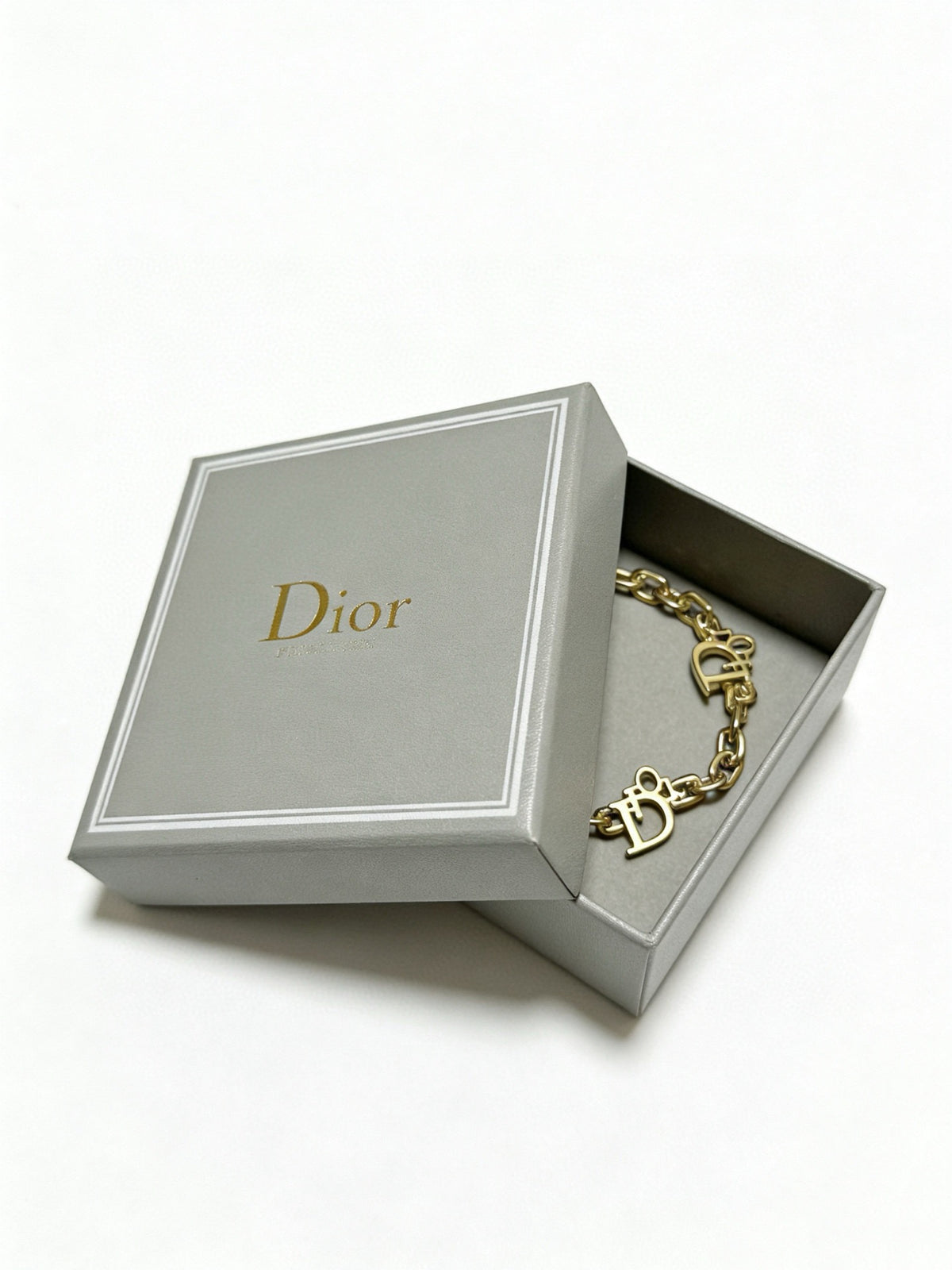 Star Motif Pendant Necklace in Silver-Tone with Chain Detail – Design 029 side detail