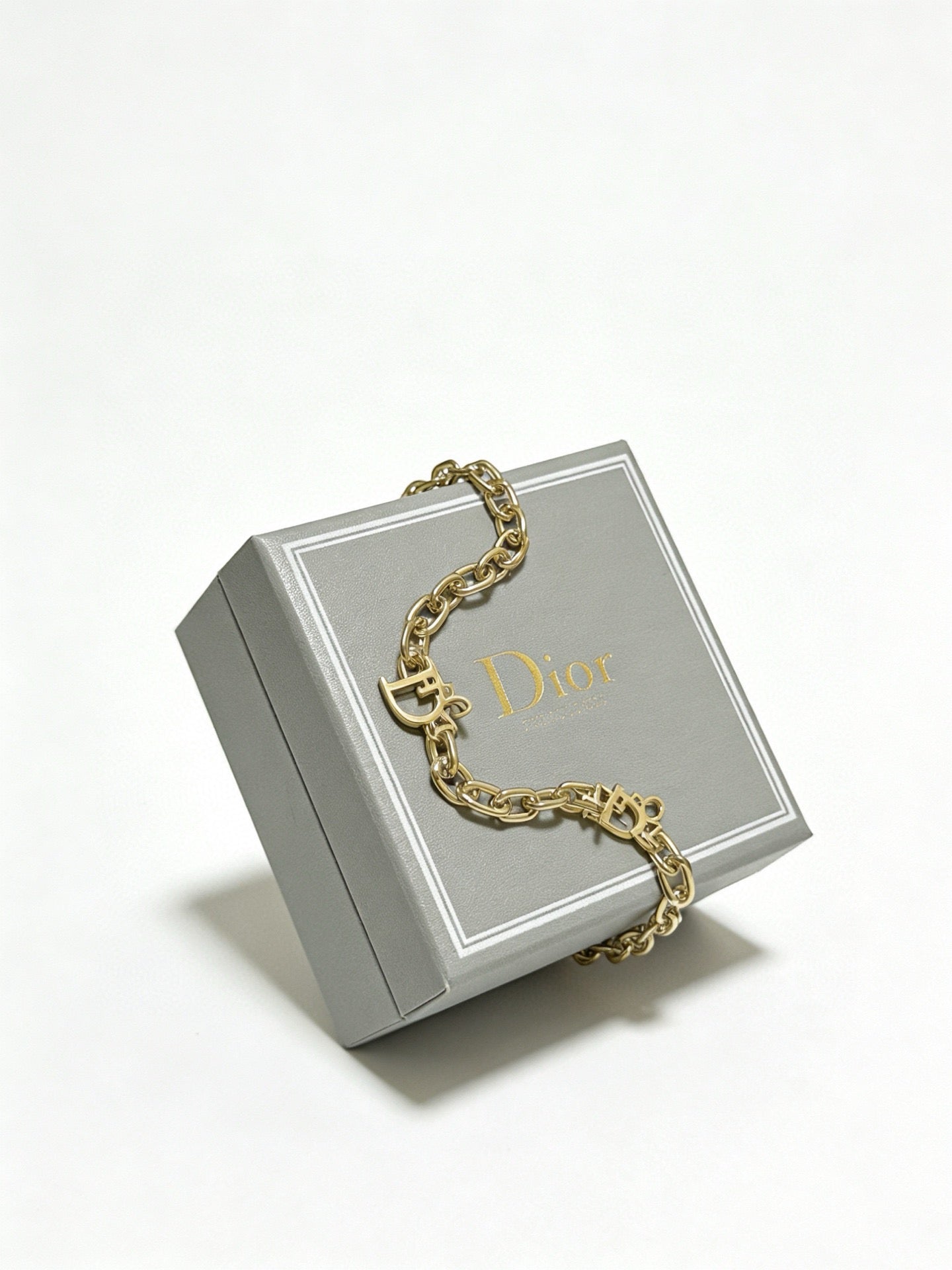 Star Motif Pendant Necklace in Silver-Tone with Chain Detail – Design 029 detail view