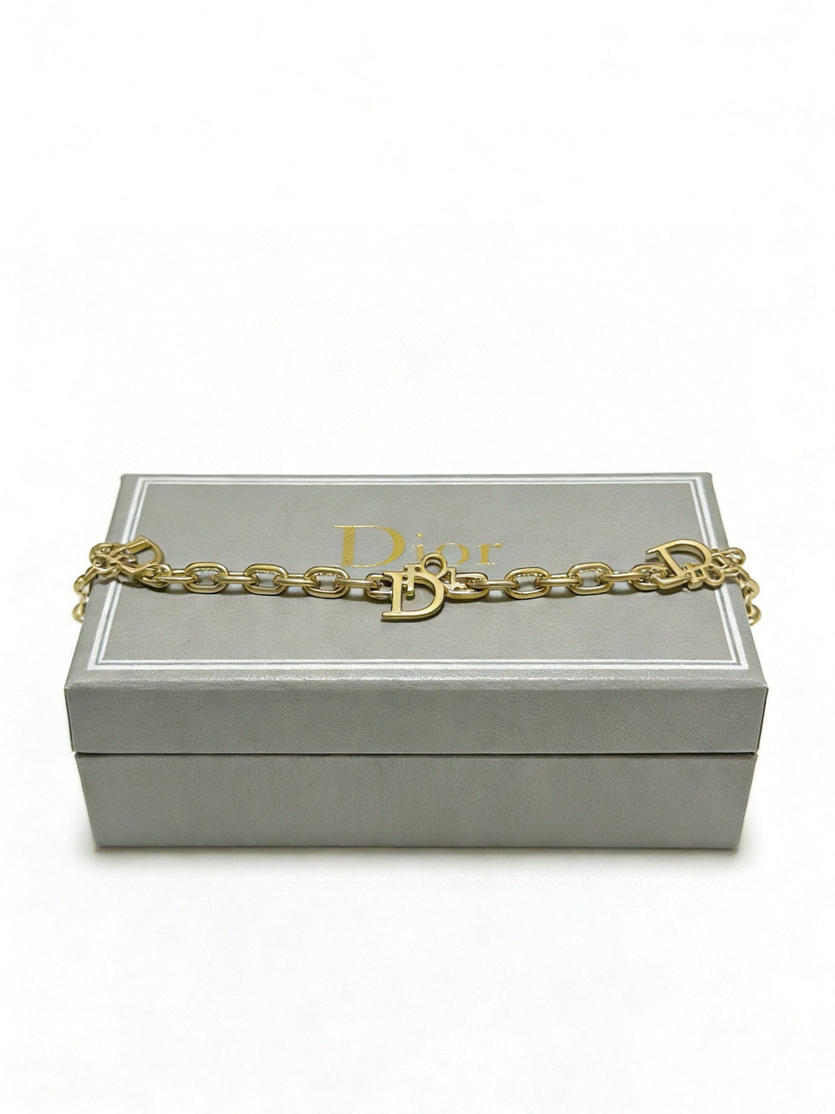 Star Motif Pendant Necklace in Silver-Tone with Chain Detail – Design 029 close-up detail