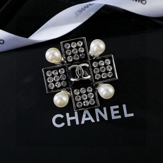 Signature Emblem Brooch in Polished Metal-Tone – Design 061 main product view