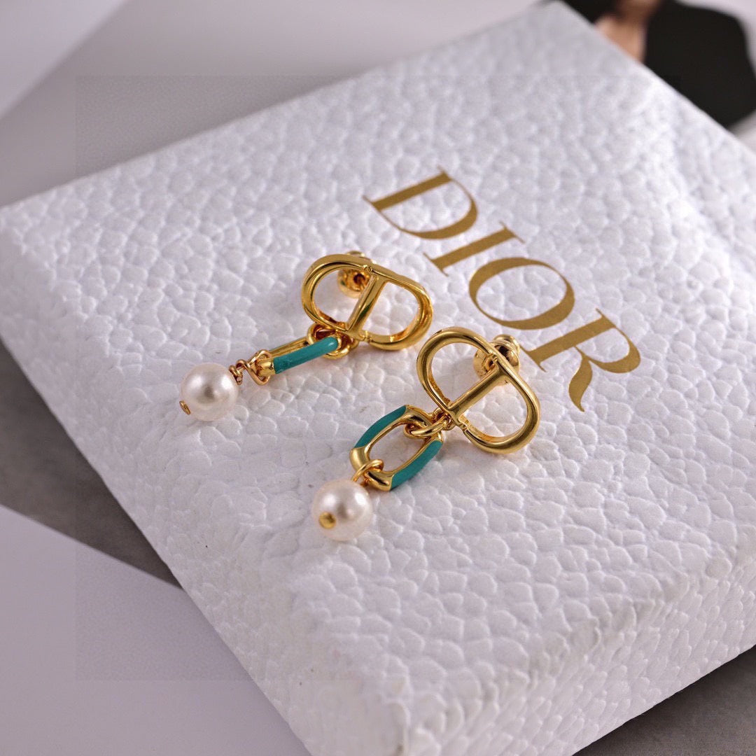Graphic Letter Motif Statement Earrings in Polished Metal-Tone – Design 050 side detail