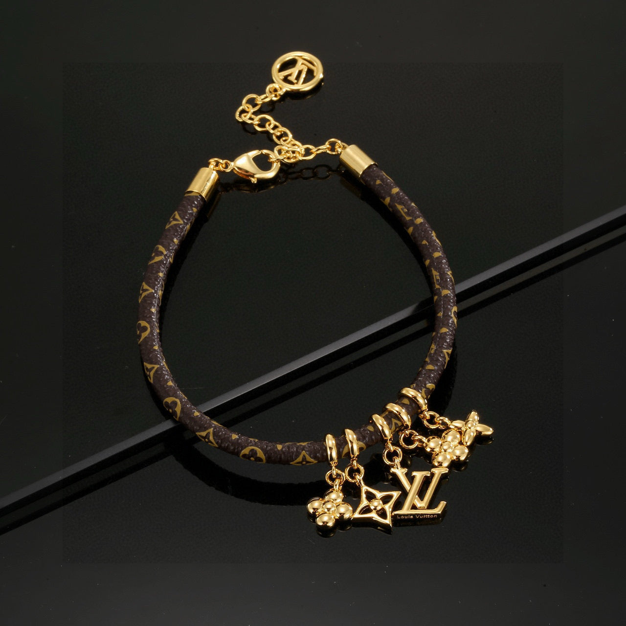 Geometric Emblem Leather-Detail Bracelet – Leather Detail – Design 027 detail view