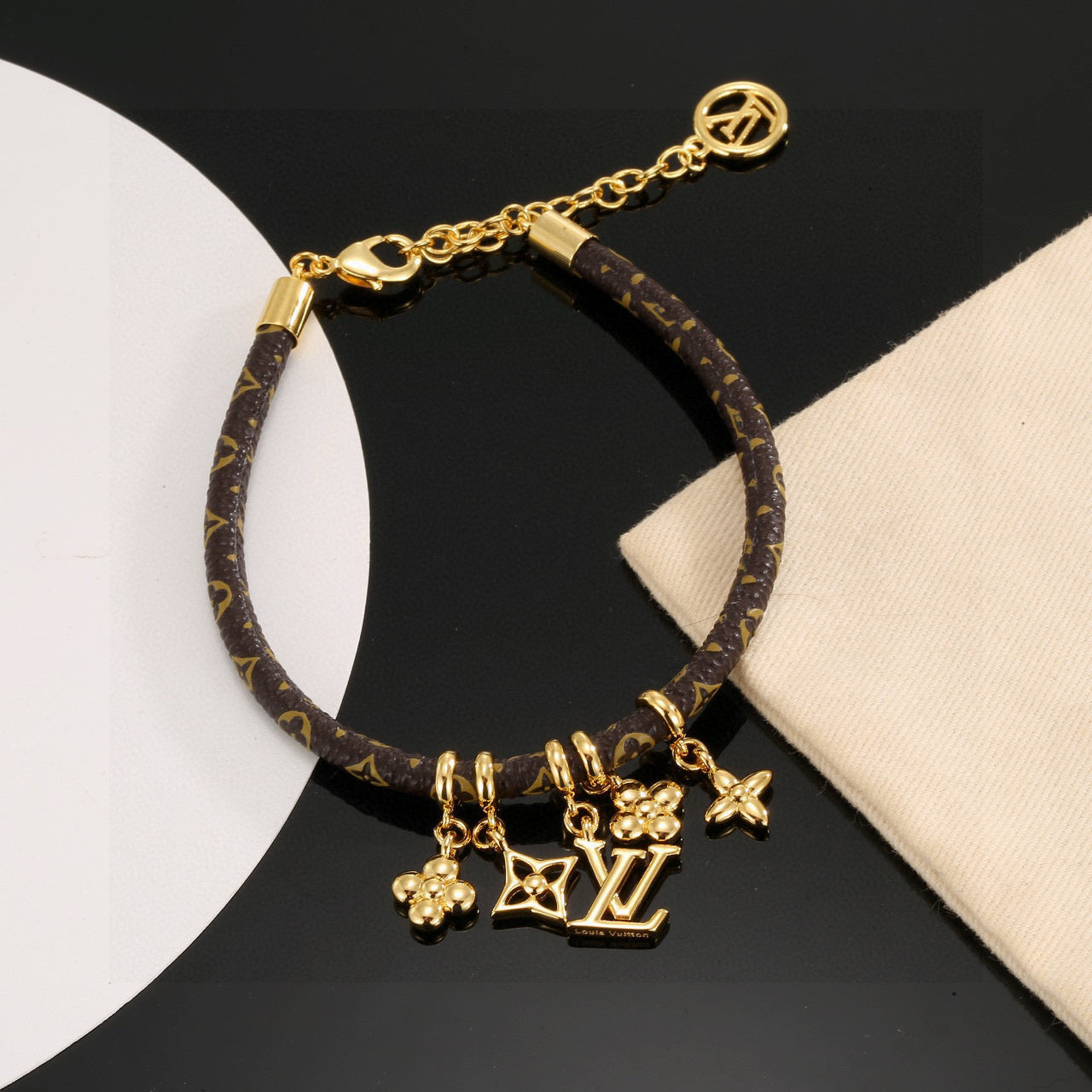 Geometric Emblem Leather-Detail Bracelet – Leather Detail – Design 027 close-up detail