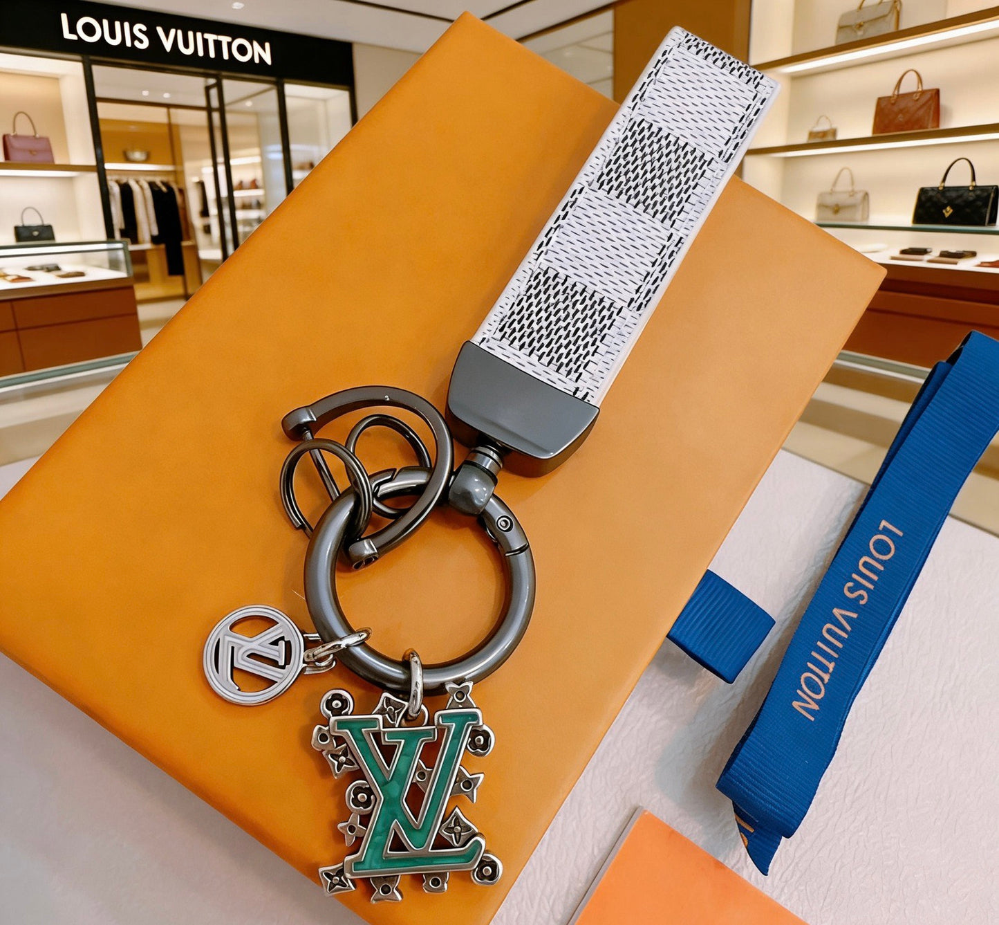 Bag Motif Keychain – Bag Detail – Design 123 detail view