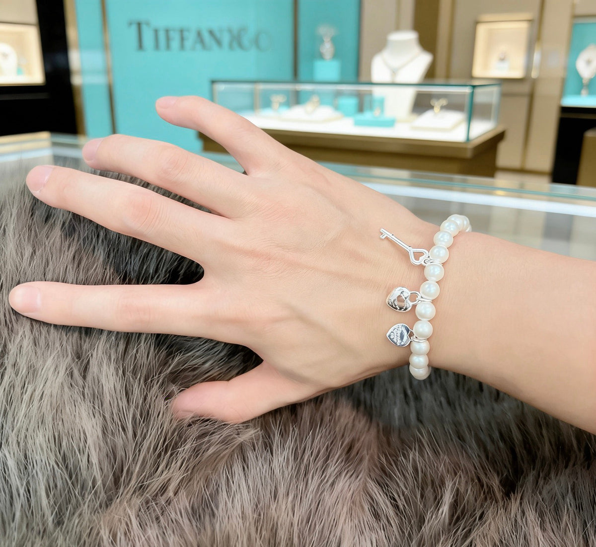 Signature Motif Bracelet in Silver-Tone – Vintage Detail – Design 104 main product view