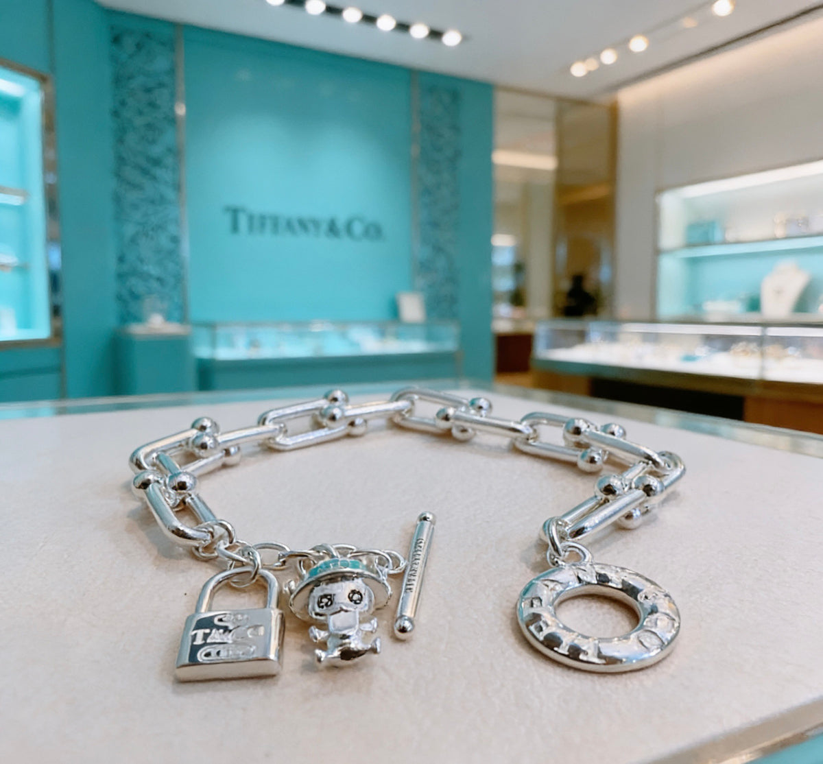 Signature Motif Bracelet in Silver-Tone – Vintage Detail – Design 101 detail view