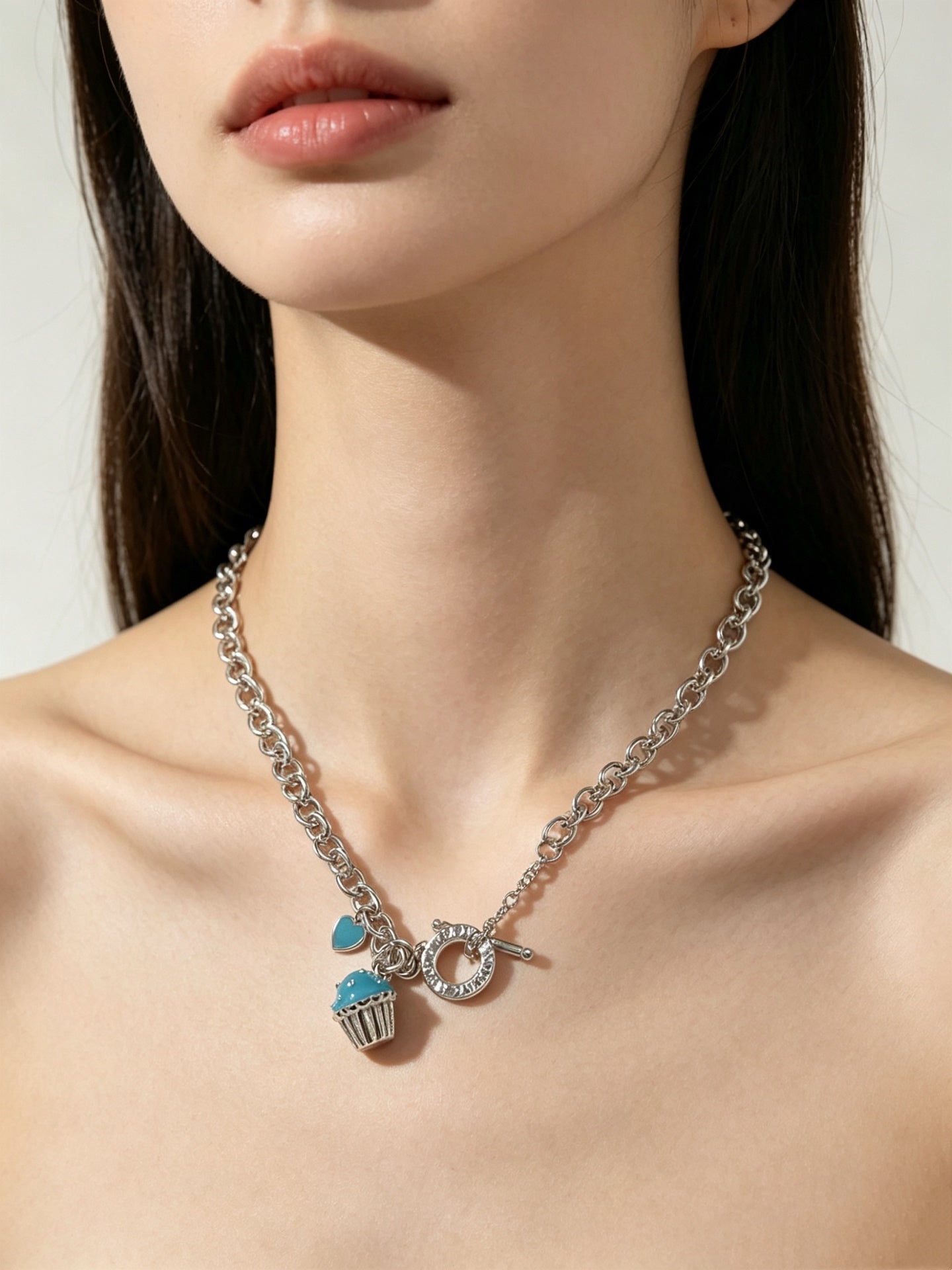 Signature Motif Pendant Necklace in Silver-Tone – Vintage Detail – Design 52 close-up detail
