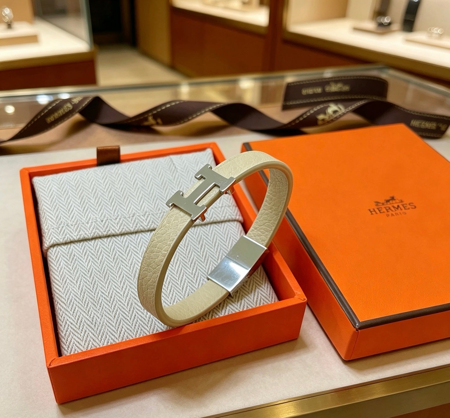 Horse Bangle in Gold-Tone – Design 044 front product view
