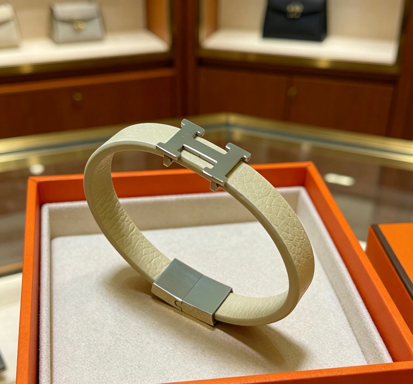 Horse Bangle in Gold-Tone – Design 044 front product view