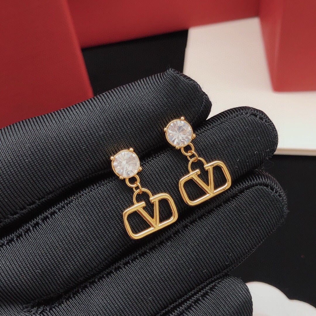 V Emblem Crystal-Accent Stud Earrings – Pink – Design 03 main product view
