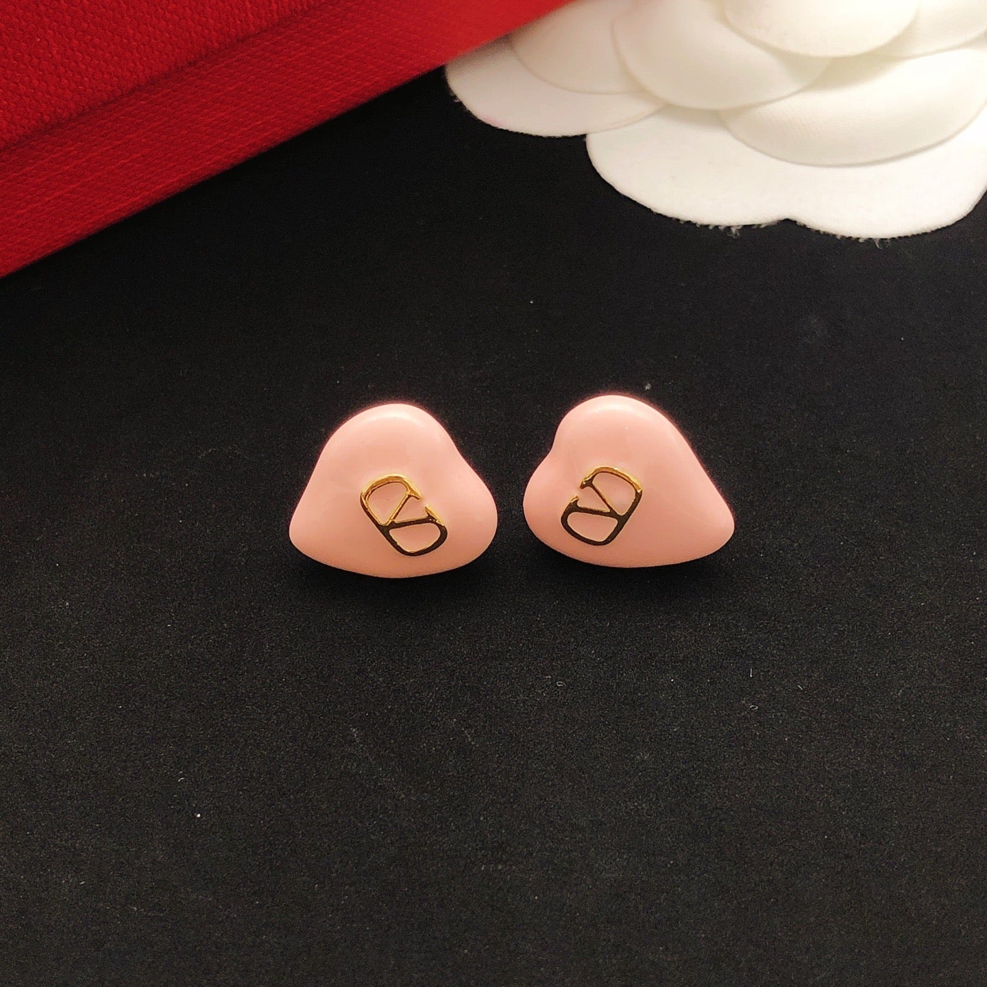 Heart Stud Earrings in Gold-Tone – Pink – Design 03 side detail