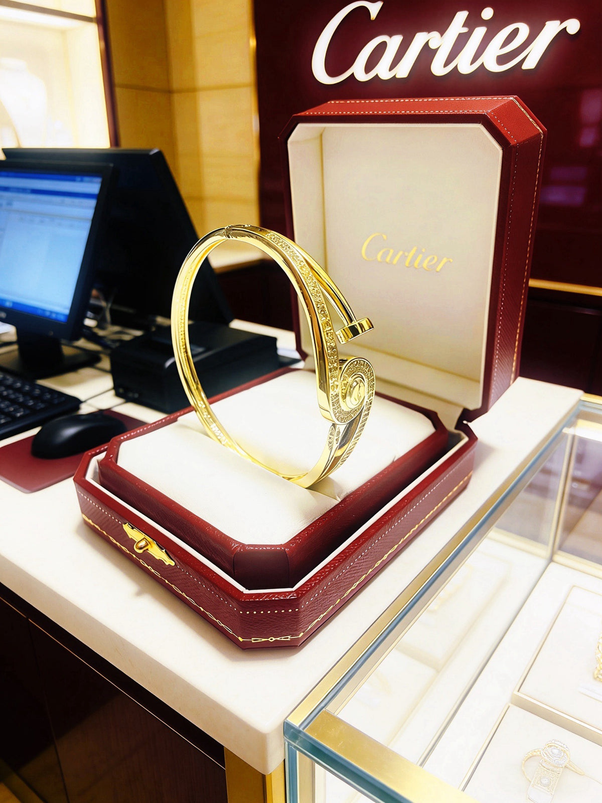 Sculptural Statement Bracelet in Gold-Tone – Design 219 detail view