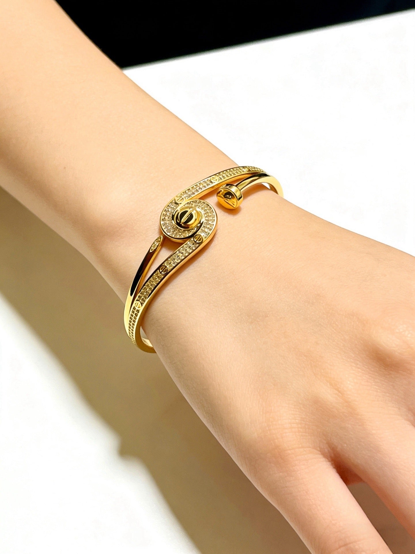 Sculptural Statement Bracelet in Gold-Tone – Design 219 close-up detail