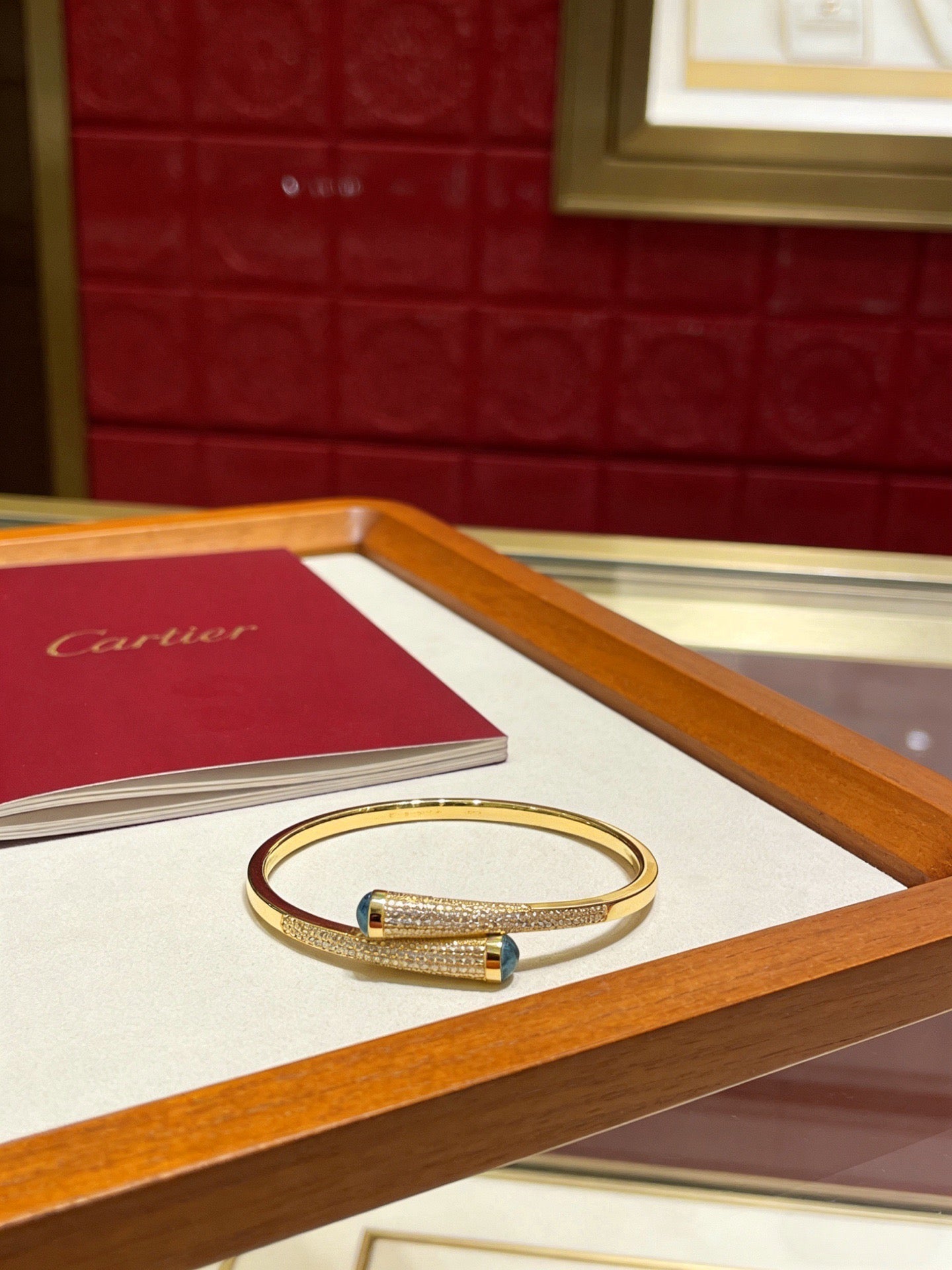 Sculptural Statement Bracelet in Gold-Tone – Design 217 detail view