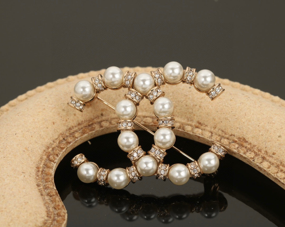Double-C Emblem Brooch in Polished Metal-Tone – Design 008 main product view