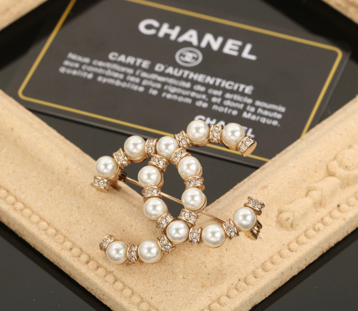 Double-C Emblem Brooch in Polished Metal-Tone – Design 008 main product view