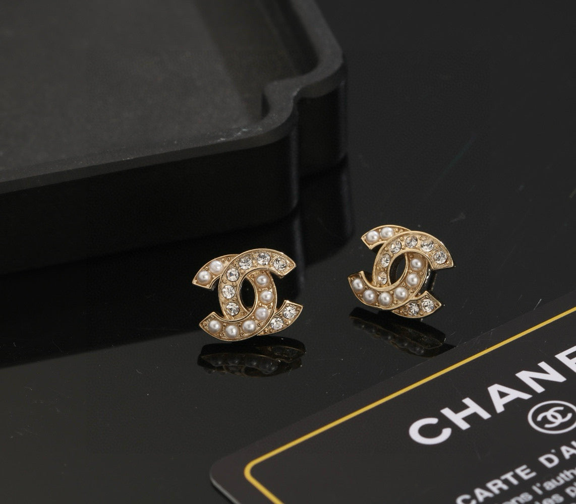Double-C Emblem Stud Earrings in Polished Metal-Tone – Design 025 front product view