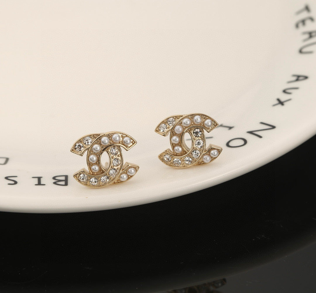 Double-C Emblem Stud Earrings in Polished Metal-Tone – Design 025 side detail