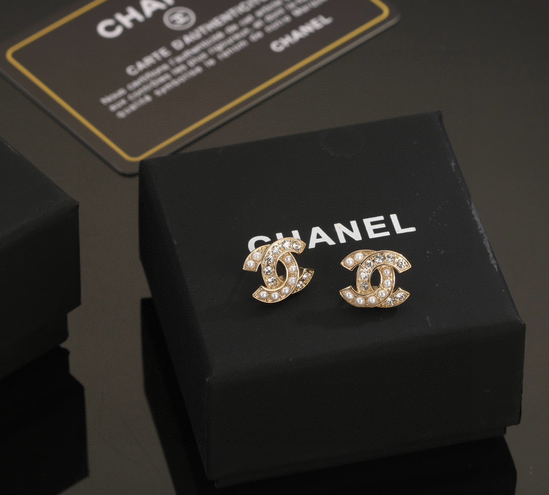 Double-C Emblem Stud Earrings in Polished Metal-Tone – Design 025 main product view