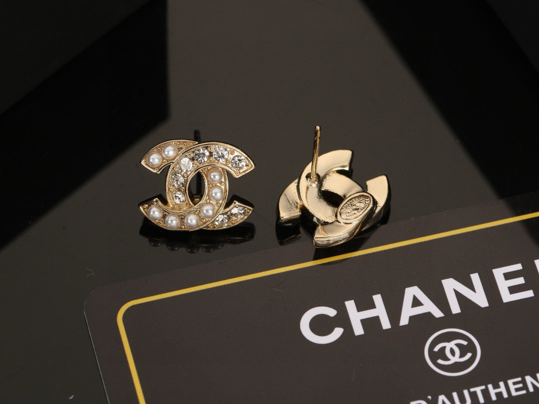 Double-C Emblem Stud Earrings in Polished Metal-Tone – Design 025 detail view