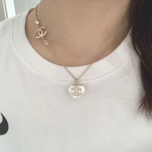 Pearl Pearl-Detail Pendant Necklace – Pearl Detail – Design 072 main product view