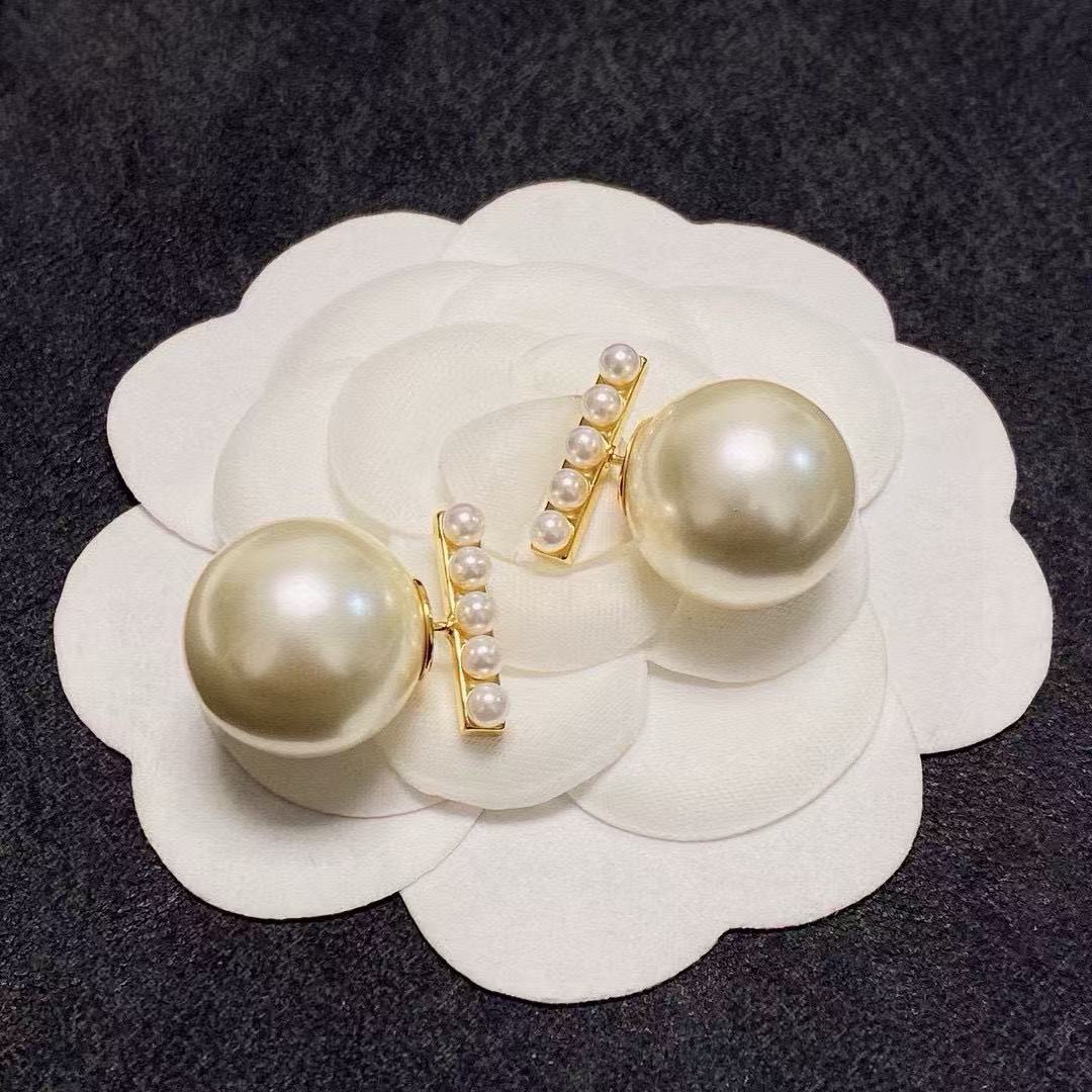 Signature Emblem Pearl-Detail Stud Earrings – Pearl Detail – Design 02 styled detail