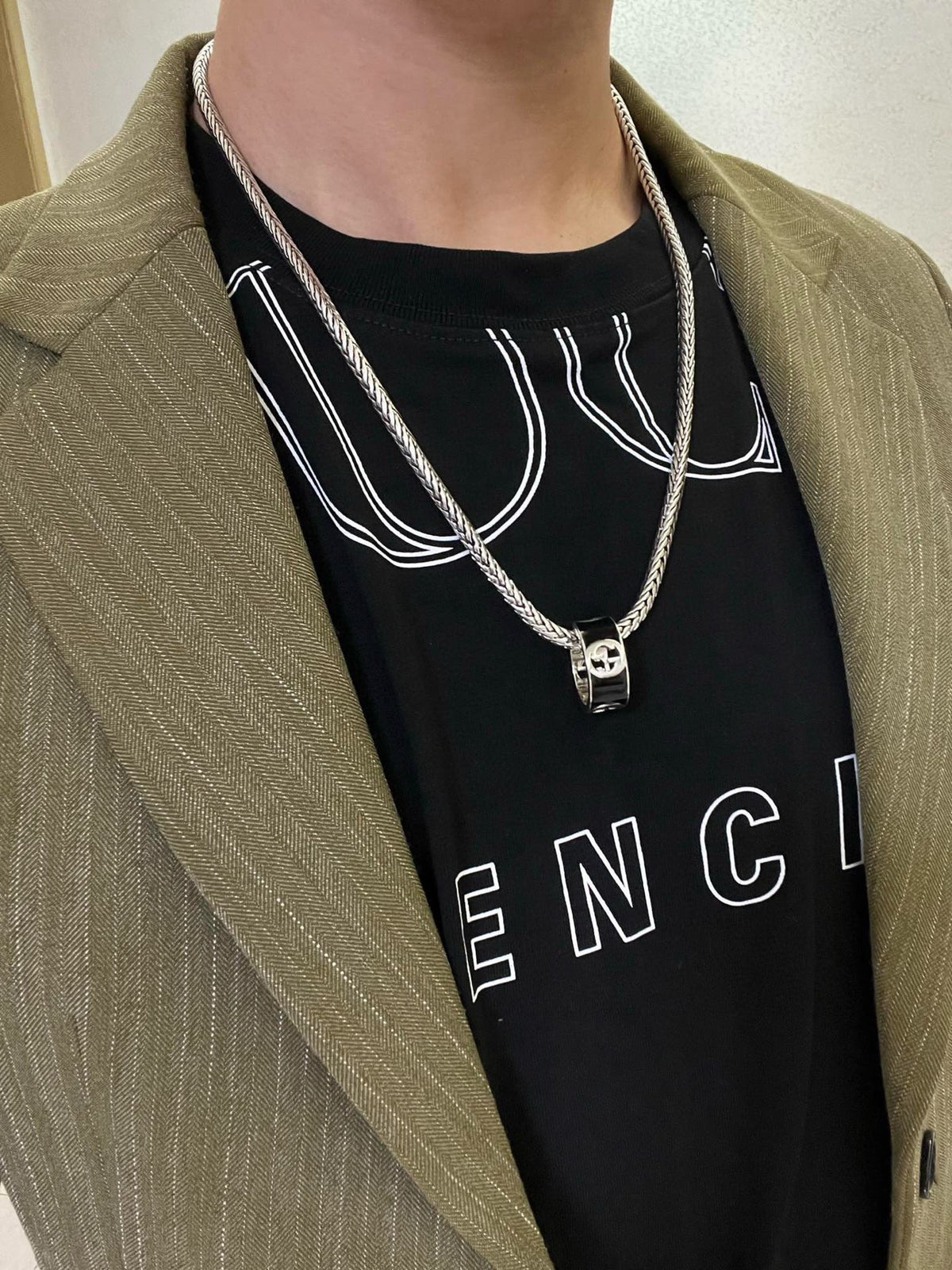 Double-G Emblem Pendant Necklace in Silver-Tone – Vintage Detail – Design 057 detail view