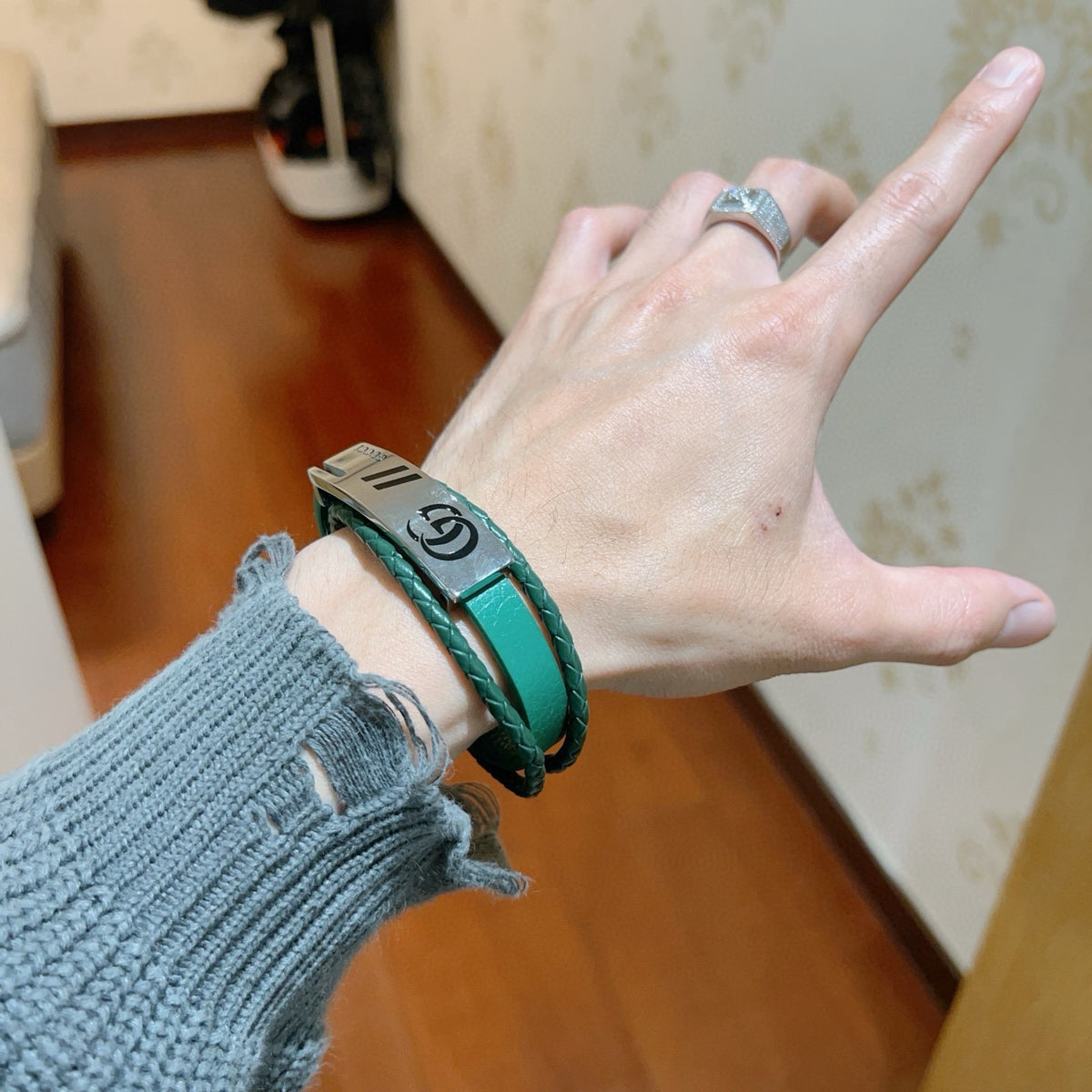 Double-G Emblem Bangle in Silver-Tone – Vintage Detail – Design 028 styled product view