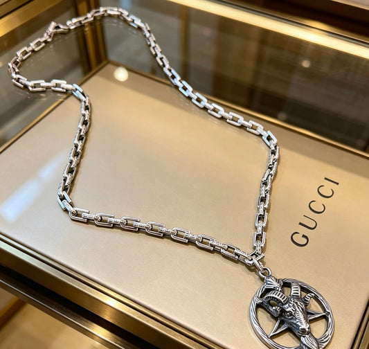 Double-G Emblem Pendant Necklace in Silver-Tone – Vintage Detail – Design 061 main product view