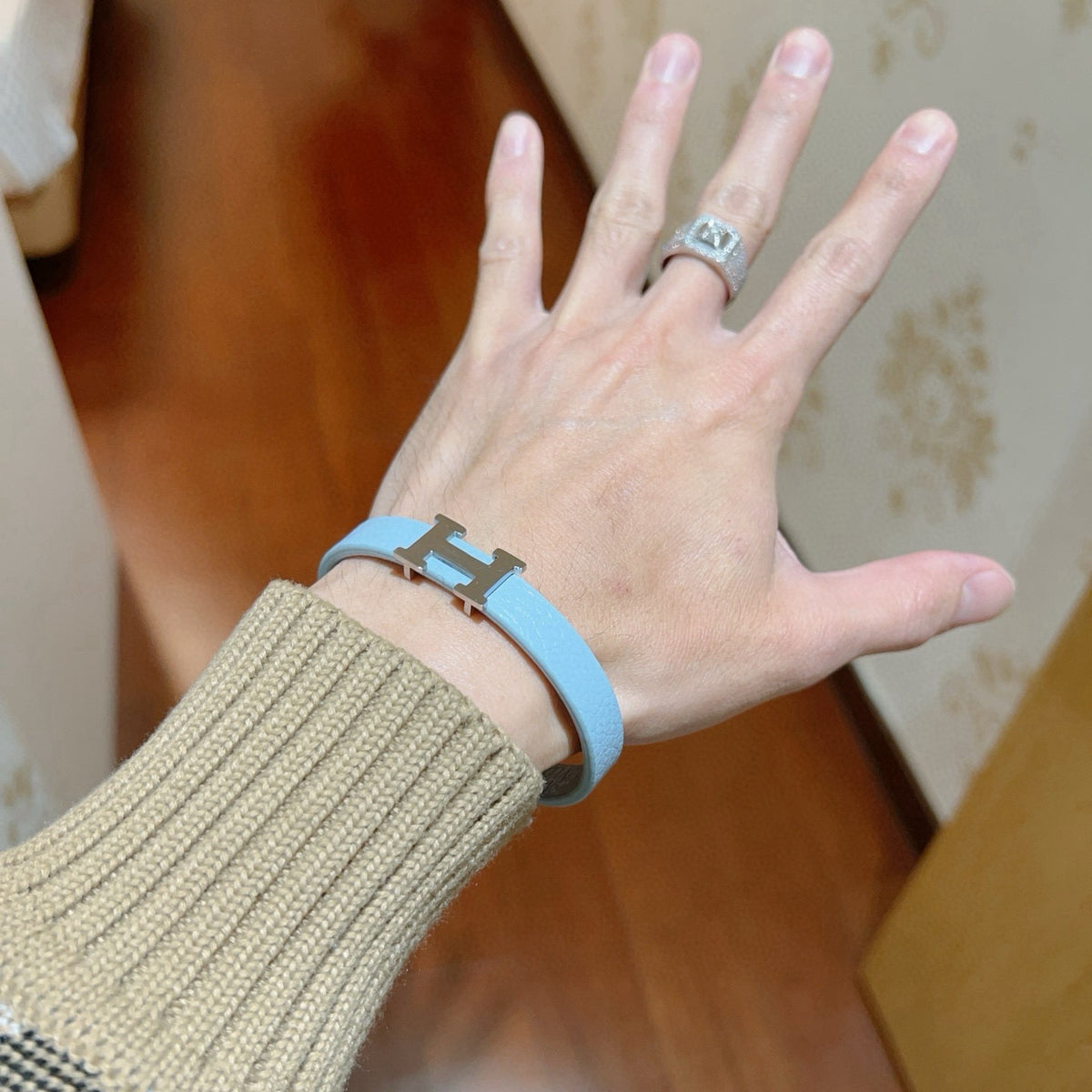 Martin Graham bangle in polished metal-tone – detail view