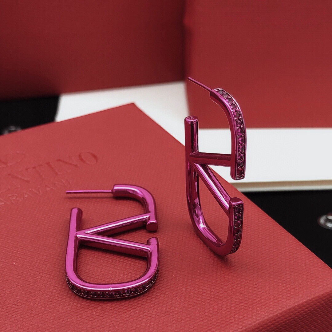 V Emblem Crystal-Accent Stud Earrings – Purple – Design 03 main product view