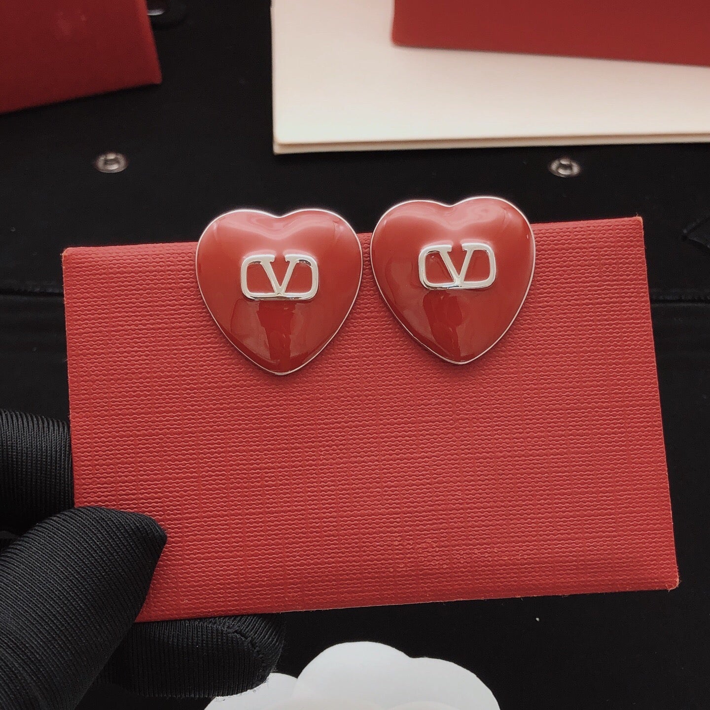 Heart Stud Earrings in Gold-Tone – Red – Design 03 detail view