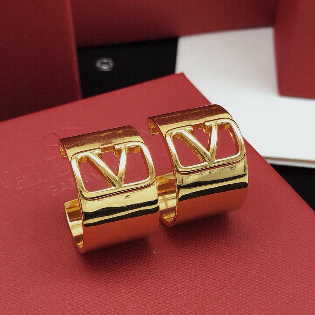 Round Statement Earrings in Gold-Tone – Design 02 main product view