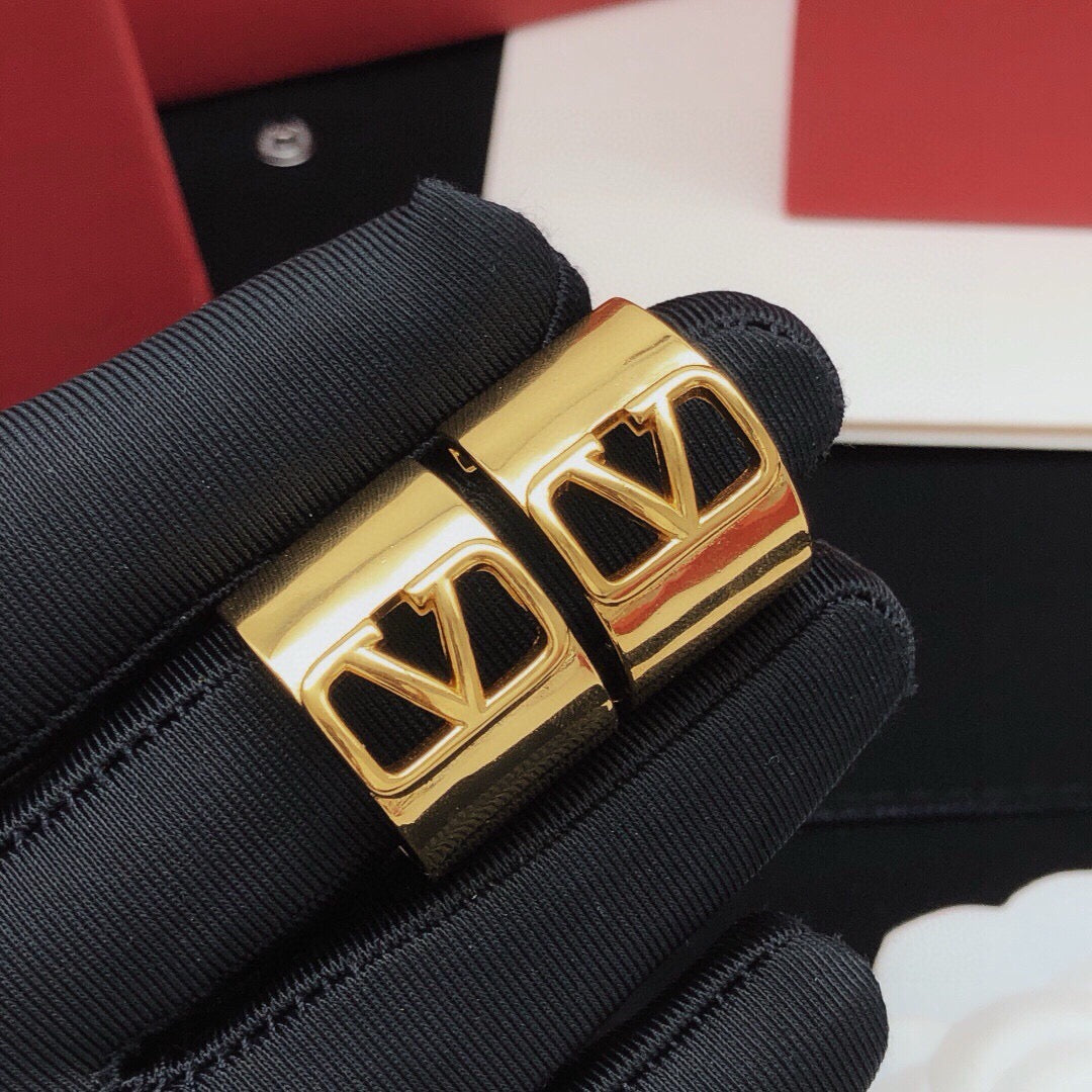 Round Statement Earrings in Gold-Tone – Design 02 side detail