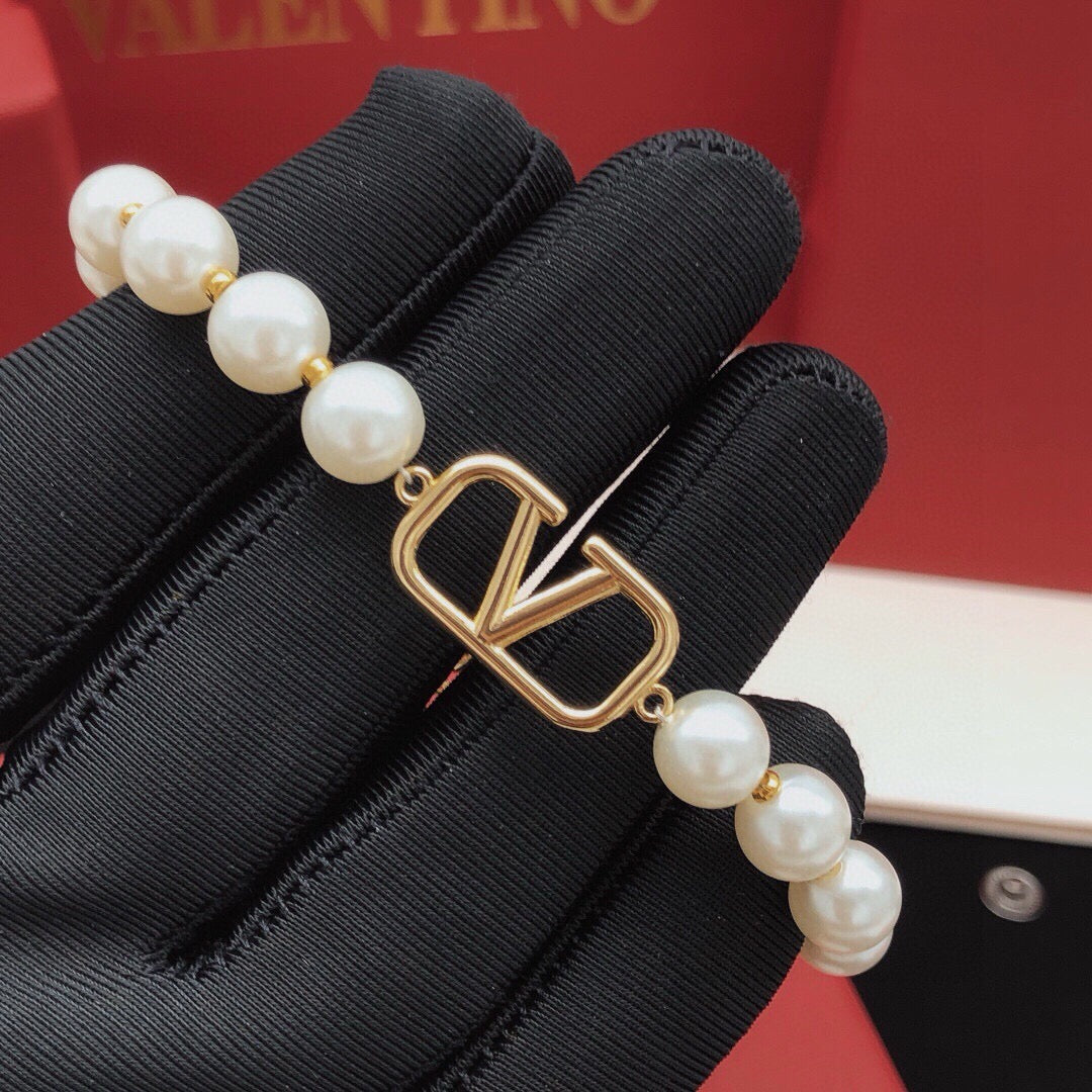 Signature Emblem Bracelet in Gold-Tone – Design 09 detail view