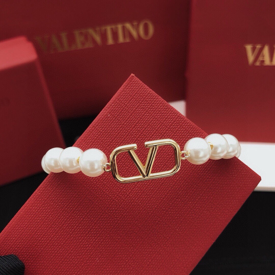 Signature Emblem Bracelet in Gold-Tone – Design 09 main product view