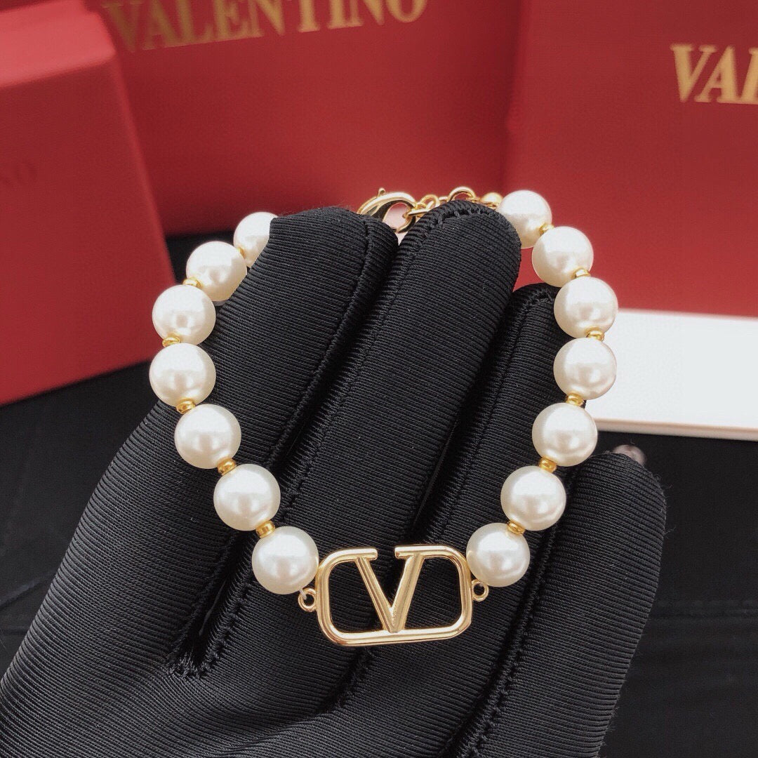 Signature Emblem Bracelet in Gold-Tone – Design 09 main product view