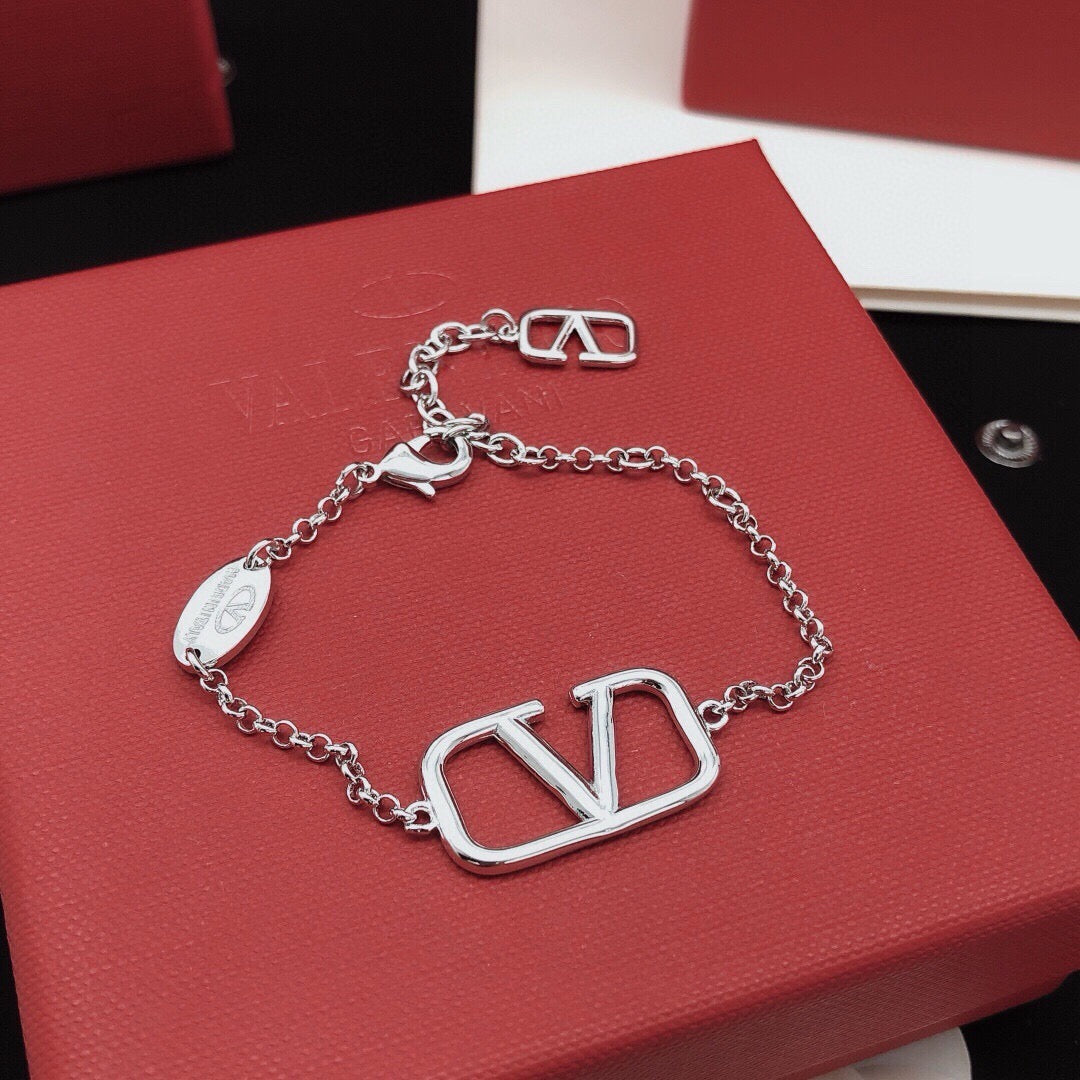 Signature Emblem Bracelet in Gold-Tone – Design 08 close-up view