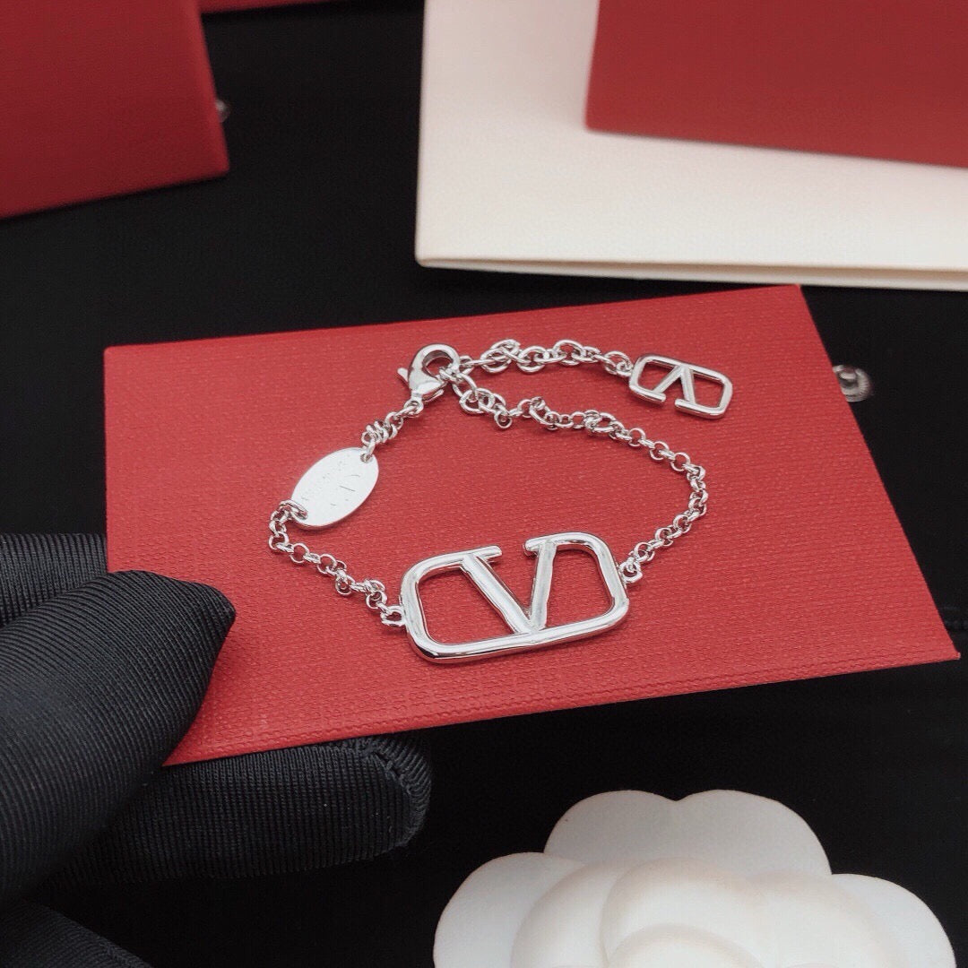 Signature Emblem Bracelet in Gold-Tone – Design 10 detail view